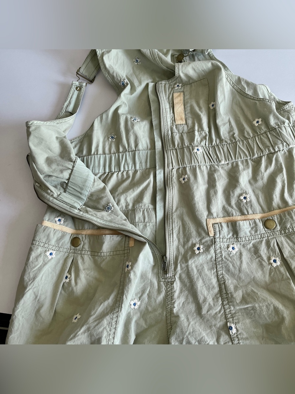 Anthropologie Pilcro Dessa romper large green overalls shorts embroidered floral - Picture 4 of 11